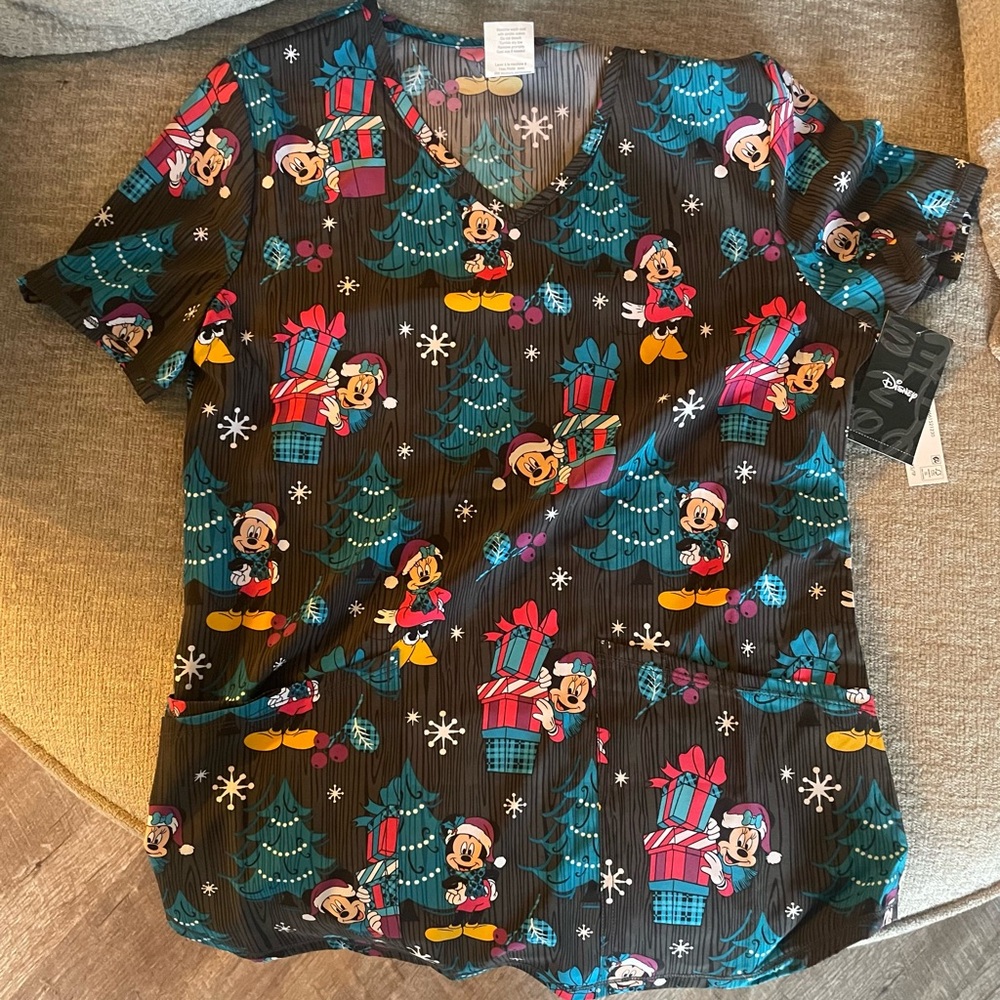 Cute Christmas Mickey Mouse nursing top (new size xs)